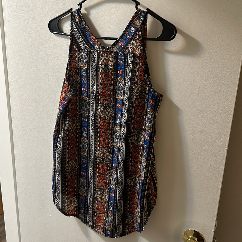 Patterned Tank Top - Picture 2 of 3